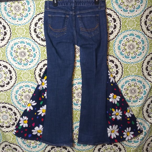 2057 Jeaniemade Size 4 Old Navy Bell-Bottoms - Picture 2 of 5